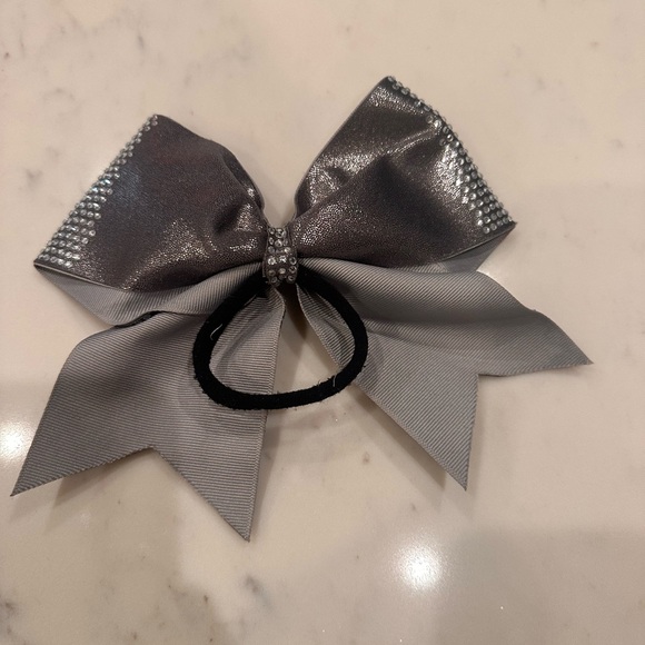 Cheer bow - Picture 2 of 2